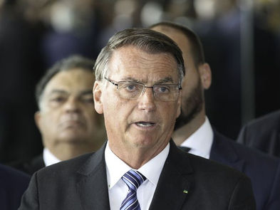 Câmara dos Deputados concede aposentadoria de deputado federal a Bolsonaro