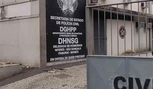CRIMES POLICIAIS — PM é morto a tiros diante da esposa em bar de Maricá