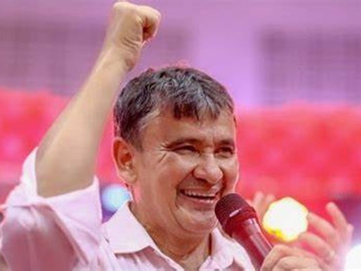 Flávio Bolsonaro requer que ministro de Lula seja investigado
