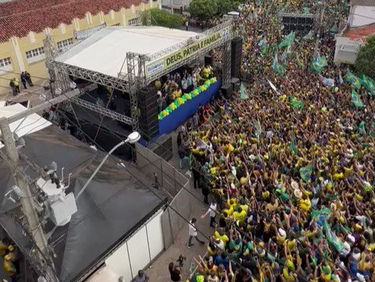 Bolsonaro vai a cidade da Bahia onde teve menor votação e é surpreendido por multidão