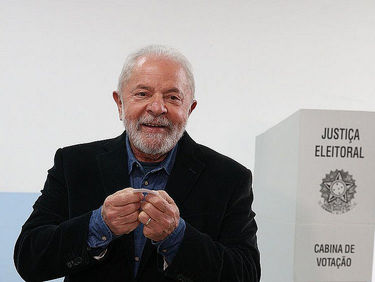 LULA É ELEITO PRESIDENTE DO BRASIL