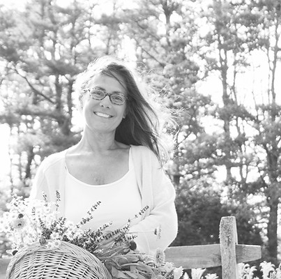 black and white photo of female blogger - me!