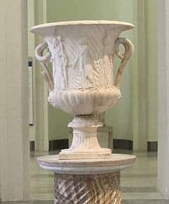 209. KRATER (WAZA) Z MARMURU