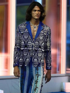 HEIGHT 6'2 | SHOE 9 UK