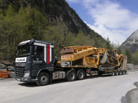Schwertransport - EXTEC Brecheranlage