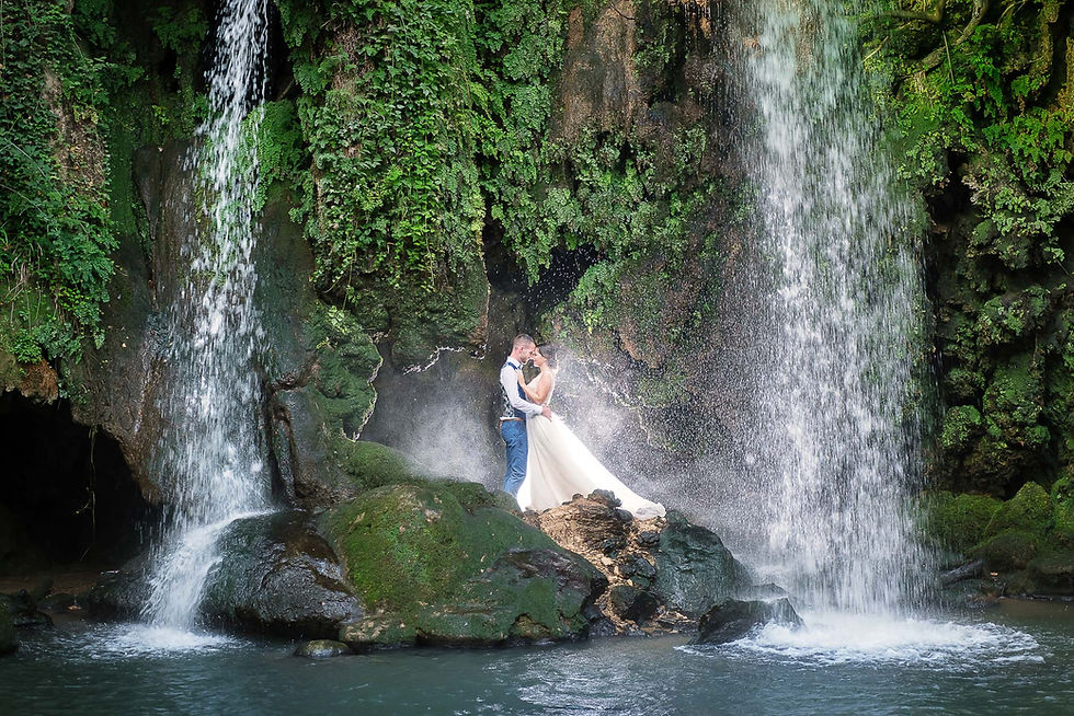 Trash the Dress dans le Var : Lever du Jour, Coucher de Soleil, Cascade — La Séance Photo d'une vie