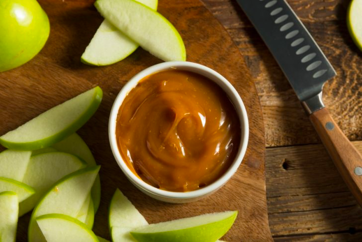 Apple Slices and Caramel Dip