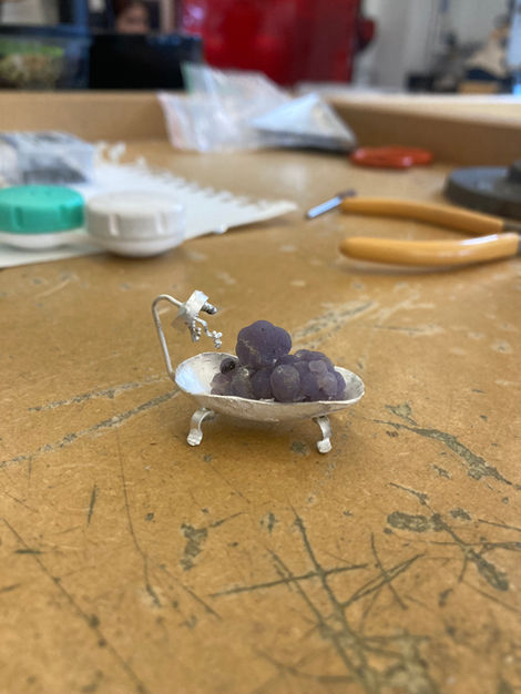 Pre-polished tub and pre-set agate