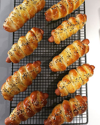Who doesn’t like sausage rolls_!! 🤔 Loo