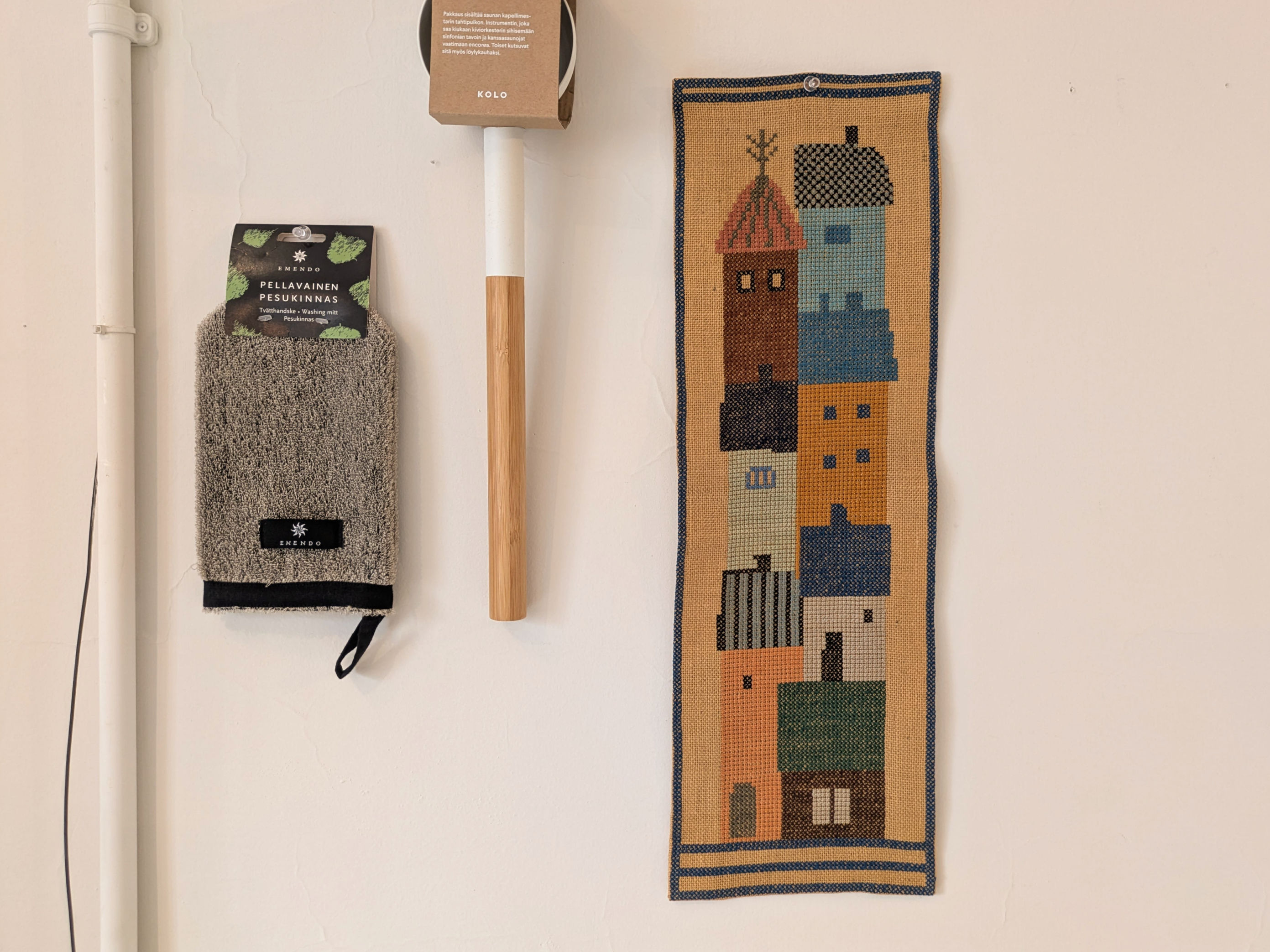 スウェーデンで見つけたヴィンテージタペストリー 連なるお家