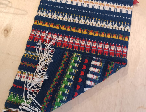 北欧ヴィンテージ★手織りブンデンローゼンゴング織りタペストリー赤い家チューリップ 北欧ヴィンテージ☆手織りブンデンローゼンゴング織りタペストリー赤い