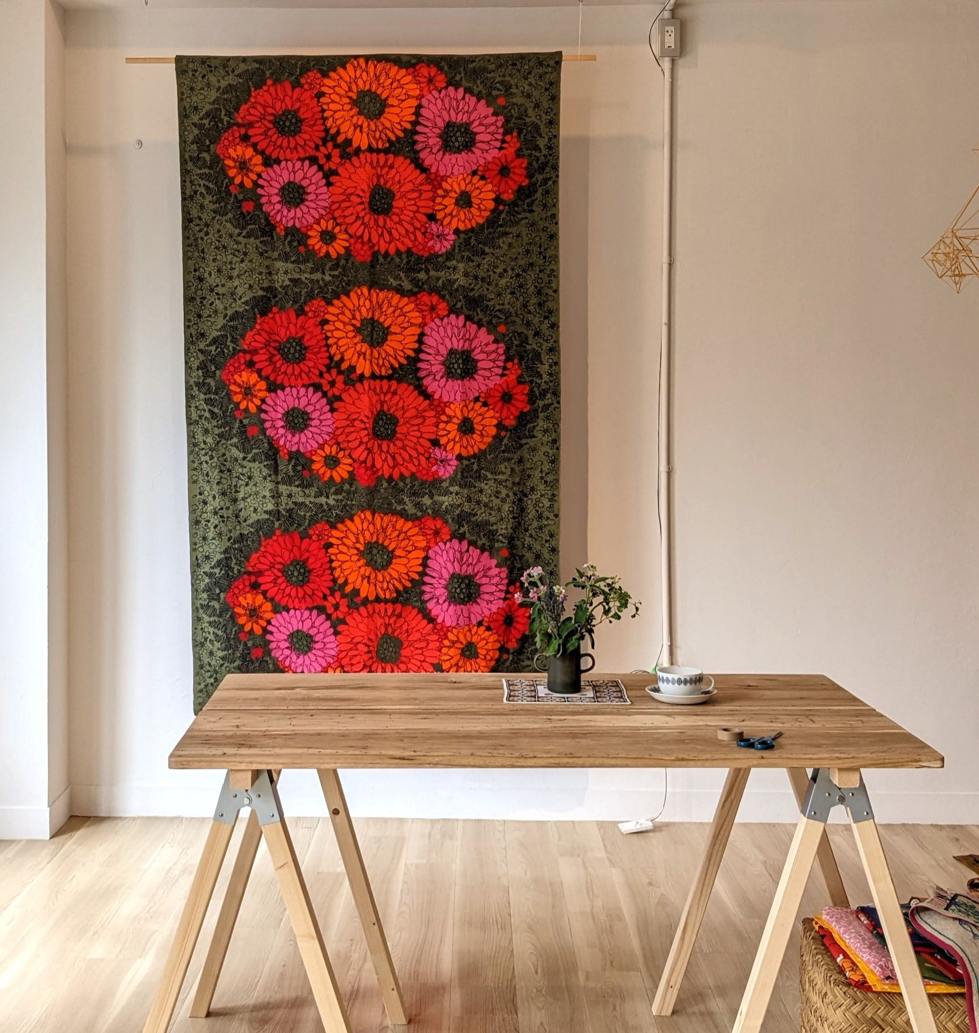 Boras 赤とピンクのお花柄ヴィンテージカーテン