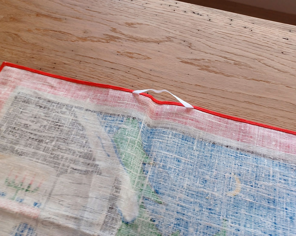 サムネイル： 手つなぎトムテのクリスマスクロス