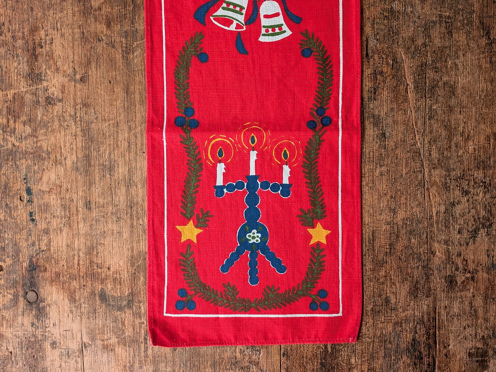 スウェーデン　キャンドルとベルのテーブルランナー