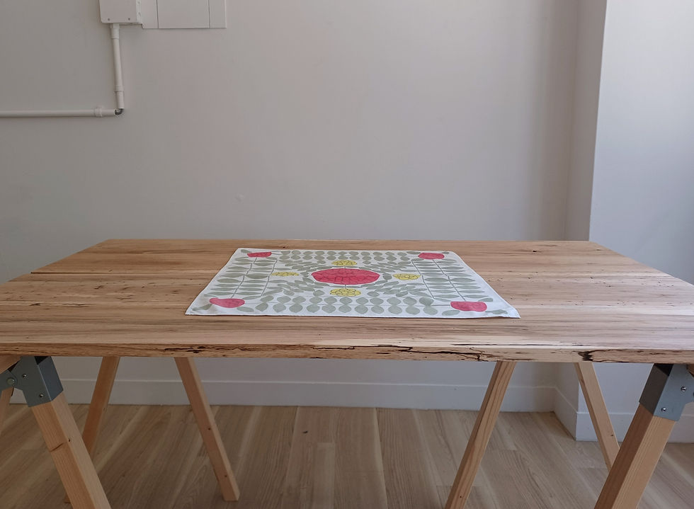 サムネイル： 赤と黄色いお花のヴィンテージセンタークロス