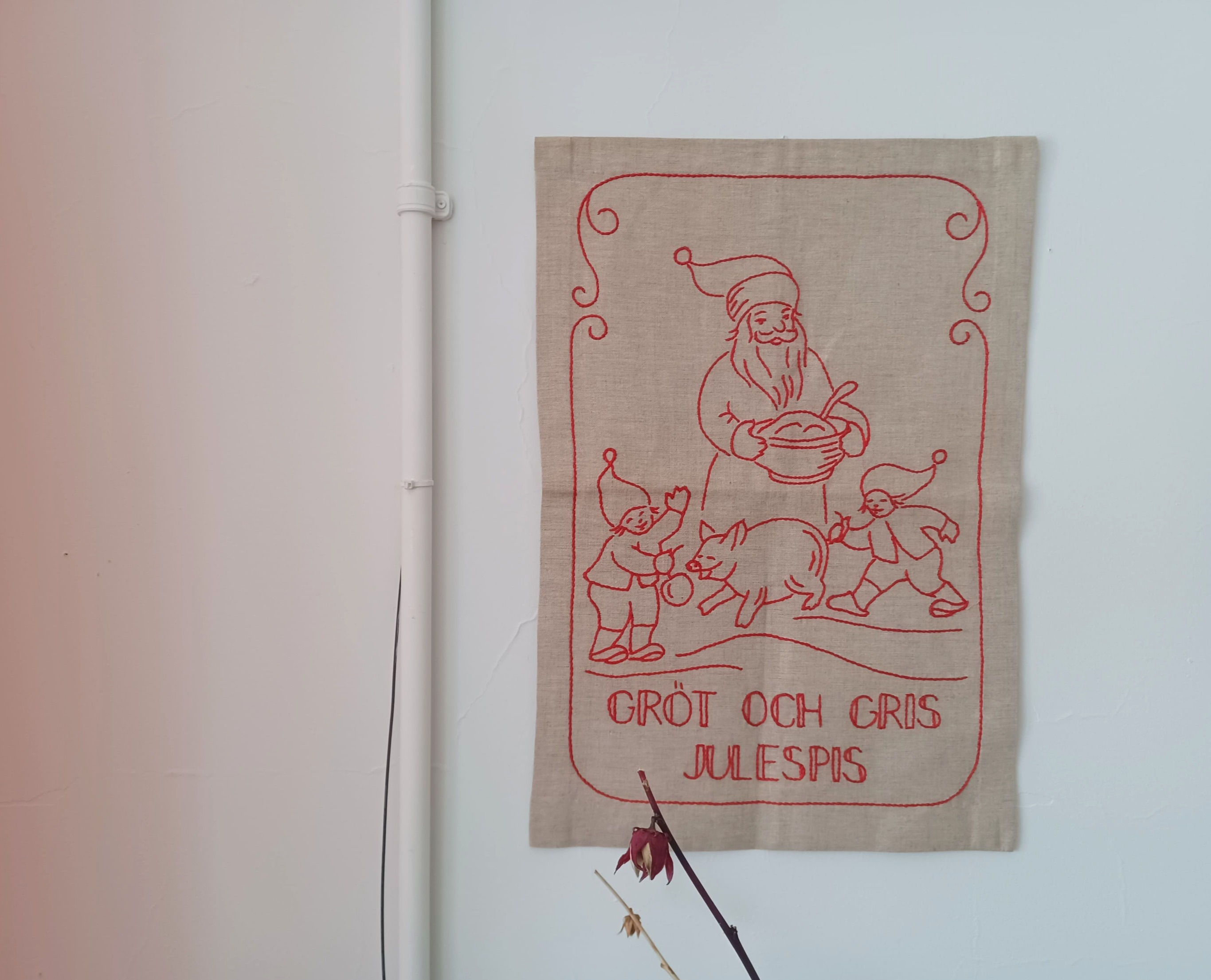 スウェーデン 刺繍のクリスマスタペストリー お粥とブタ