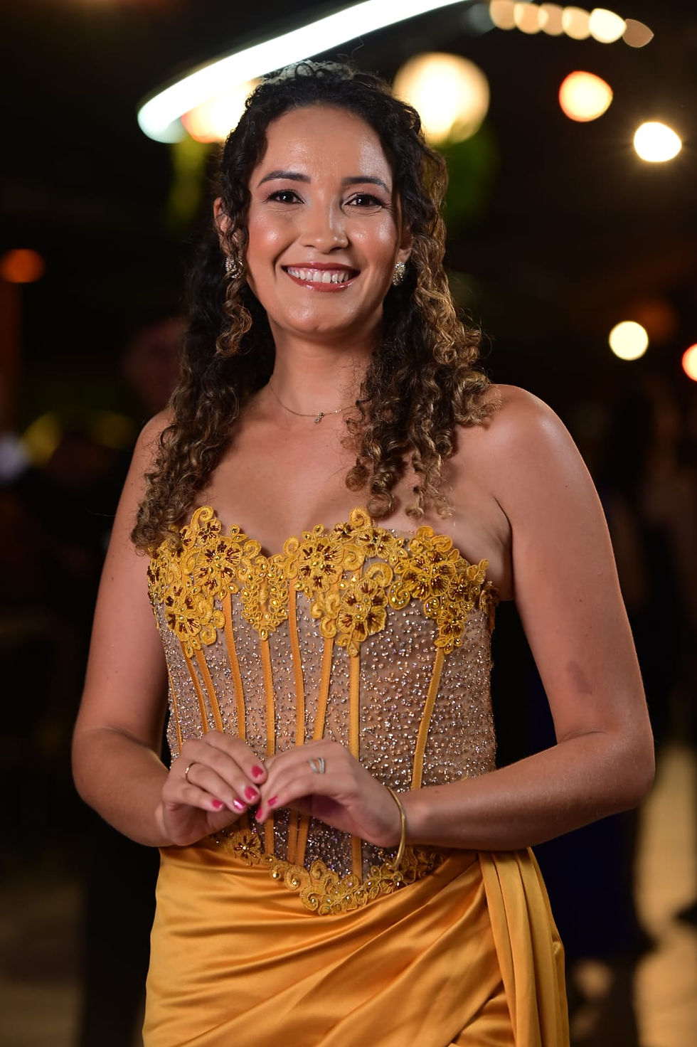 Miniatura: Vestido de festa dourado bordado  Sullivan Oscar