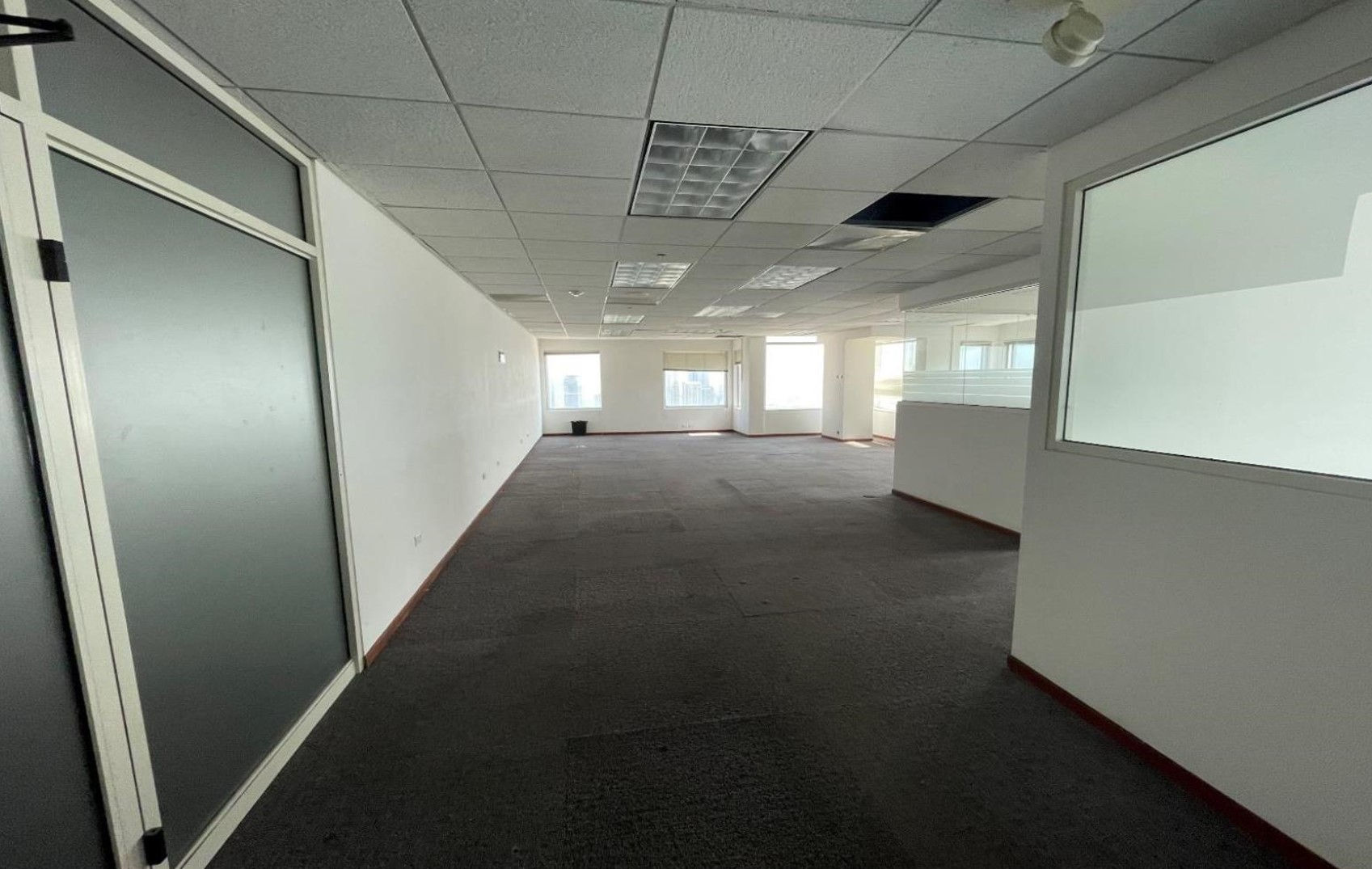 Oficina en torre comercial Ámerica en renta