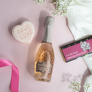 sfeerfoto social media content voor moederdag met bubbels en chocola