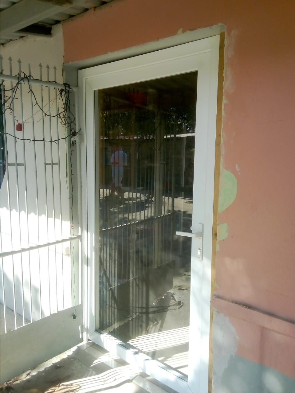 Pta. PVC Abatible Sencilla