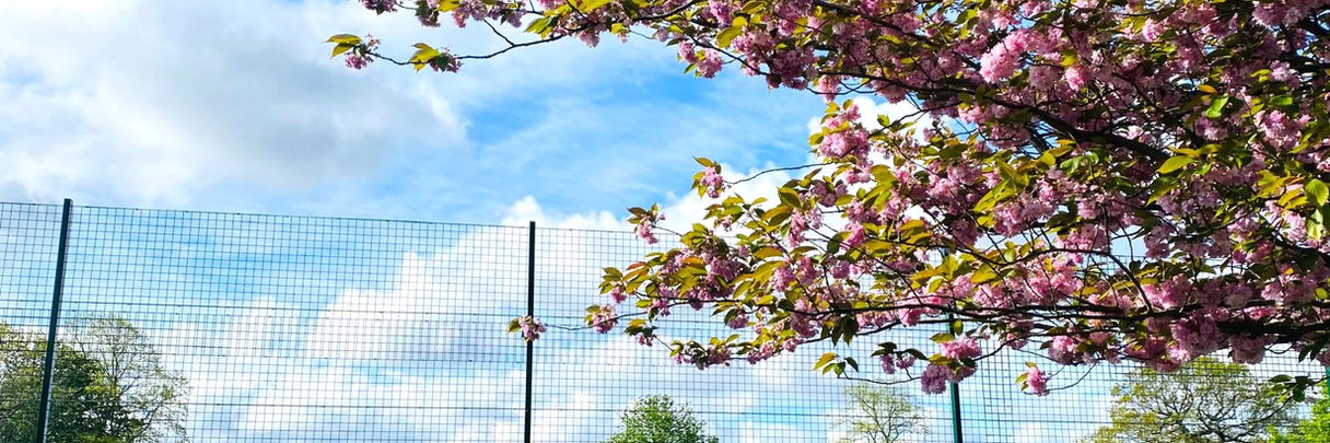 Tennis courts next to Middle Eastern restaurant hendon