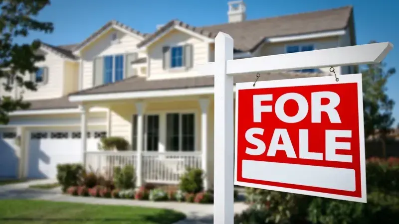 Should I Buy a New House First or Sell My Current Home First?