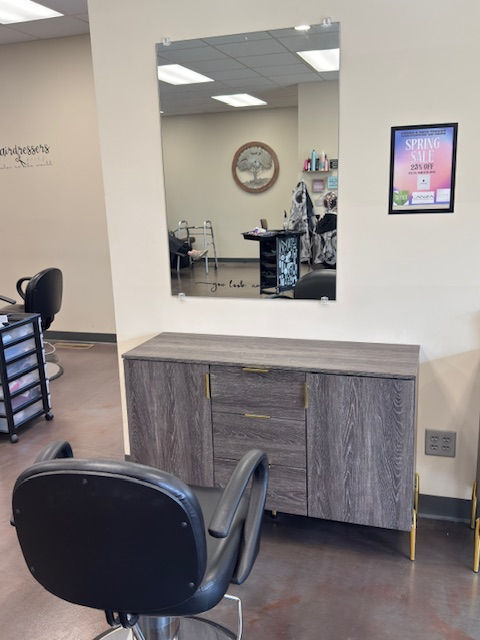 Booth, Room Rental available Salon West Toledo Ohio