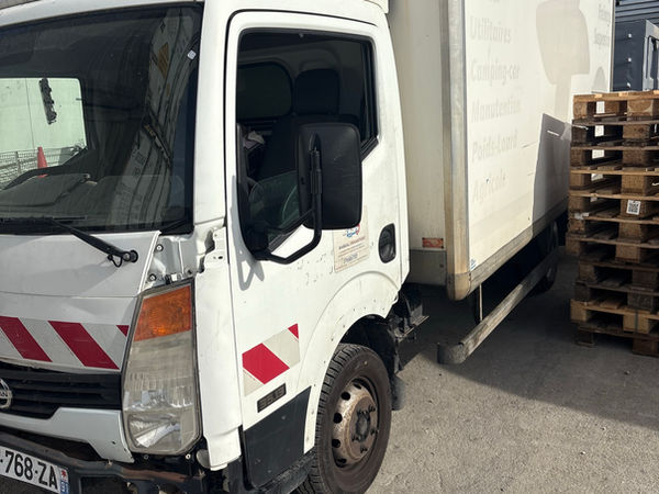 Camion caisse Nissan Cabstar 35.13
