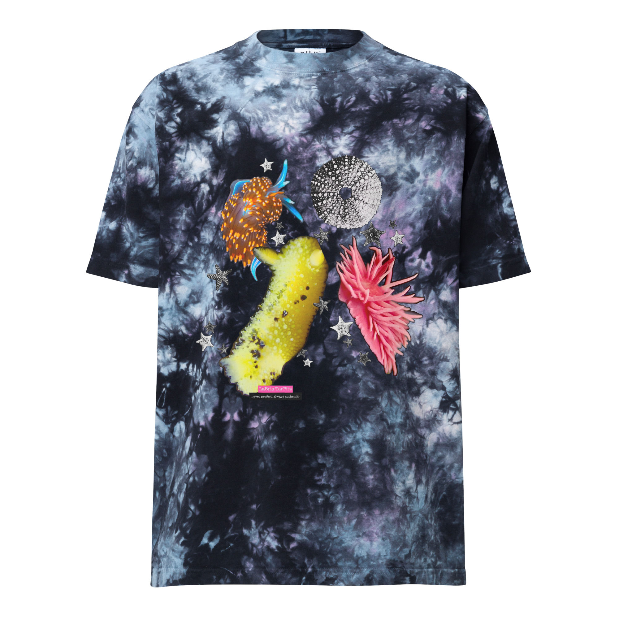 Three nudis and their sea urchin - Oversized tie-dye t-shirt