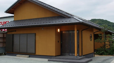伝統的な木造の家屋の外観