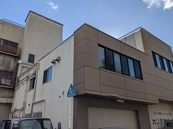 カツラ産業株式会社社屋外観