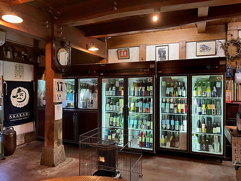 店舗に並んだお酒