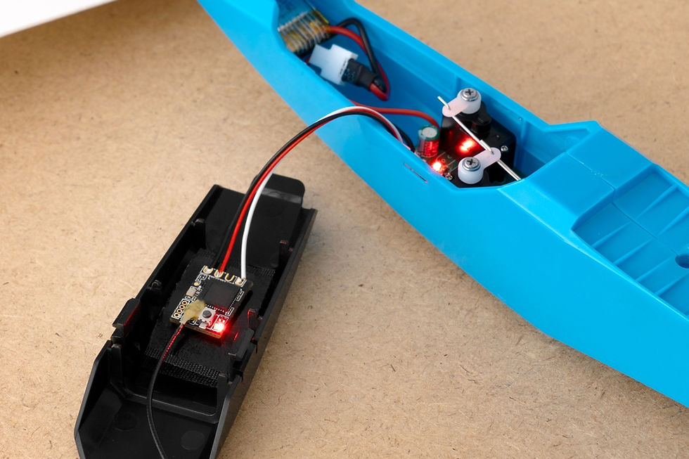 Pikkukuva: KAVAN M+ receiver with Micro JST connector