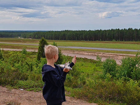 Oskar Jämin rinteessä ritsalennokin kanssa