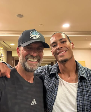 A Liverpool reunion: Virgil van Dijk meets up with Jürgen Klopp at World Cup