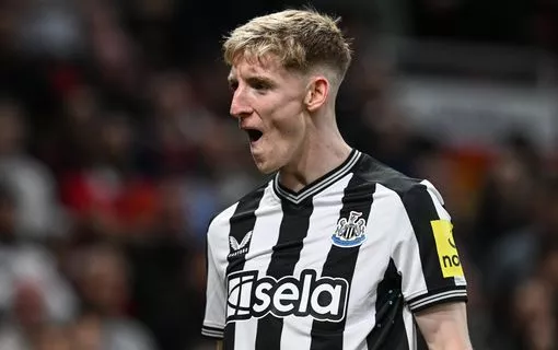 Newcastle United are reportedly planning to offer a new contract to Anthony Gordon.
