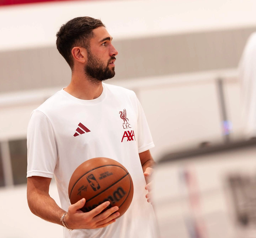 Liverpool players make visit to the home of the Chicago Bulls