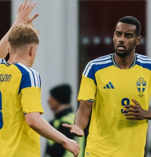 Alexander Isak scores for Sweden in World Cup warm-up match