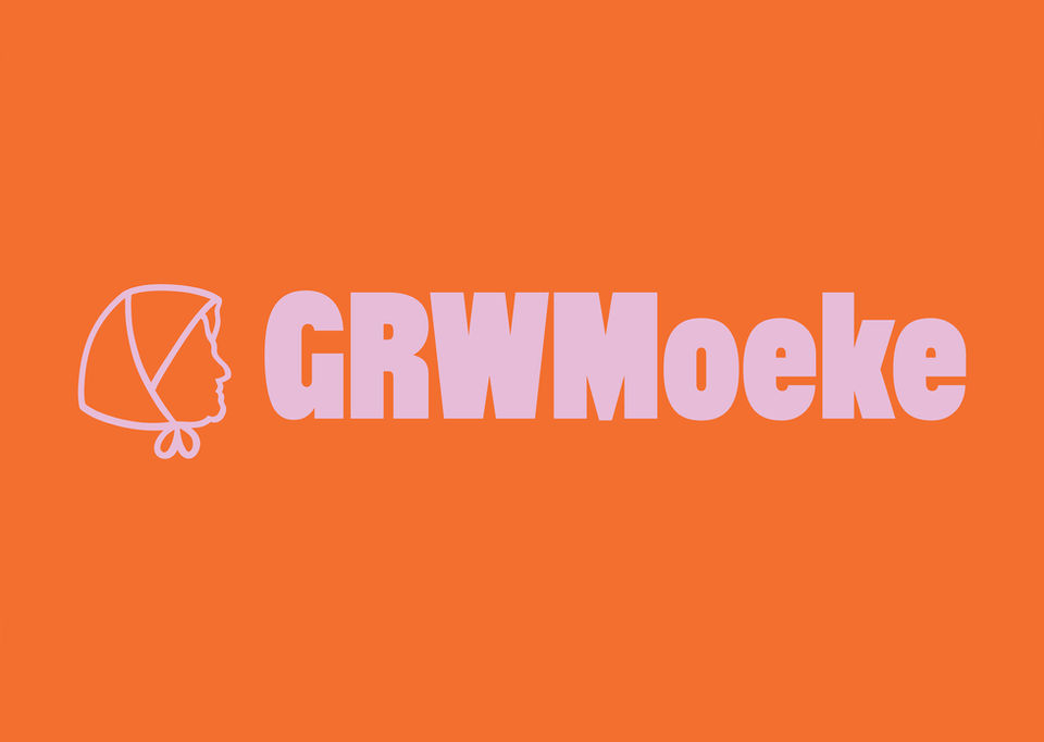 Logo 'GRWMoeke' met icoon van oude dame met regenkapje