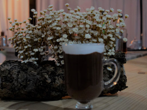 Chocolate quente com tiquinho de café