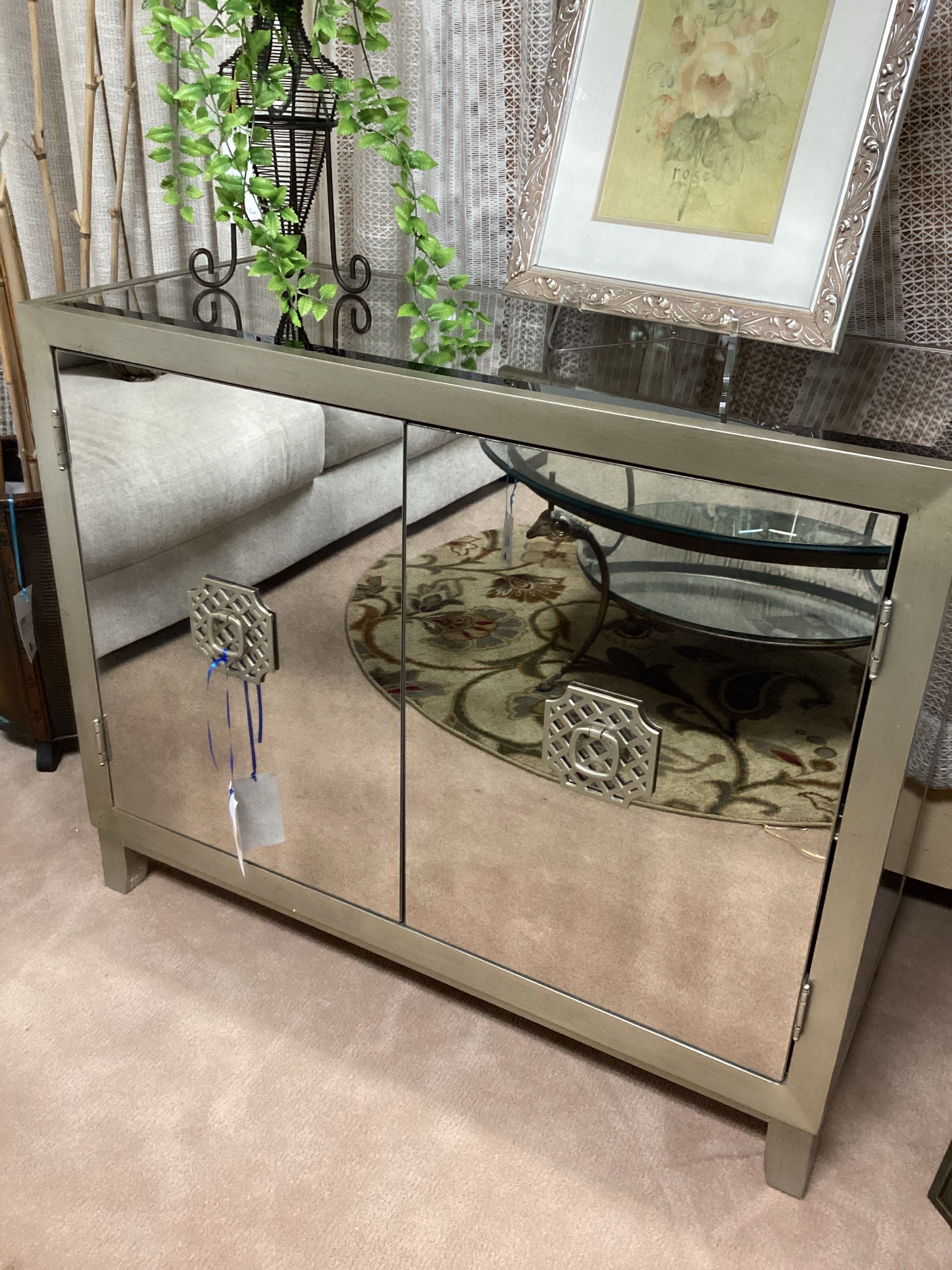 Mirrored Cabinet with 2 doors & shelves inside 