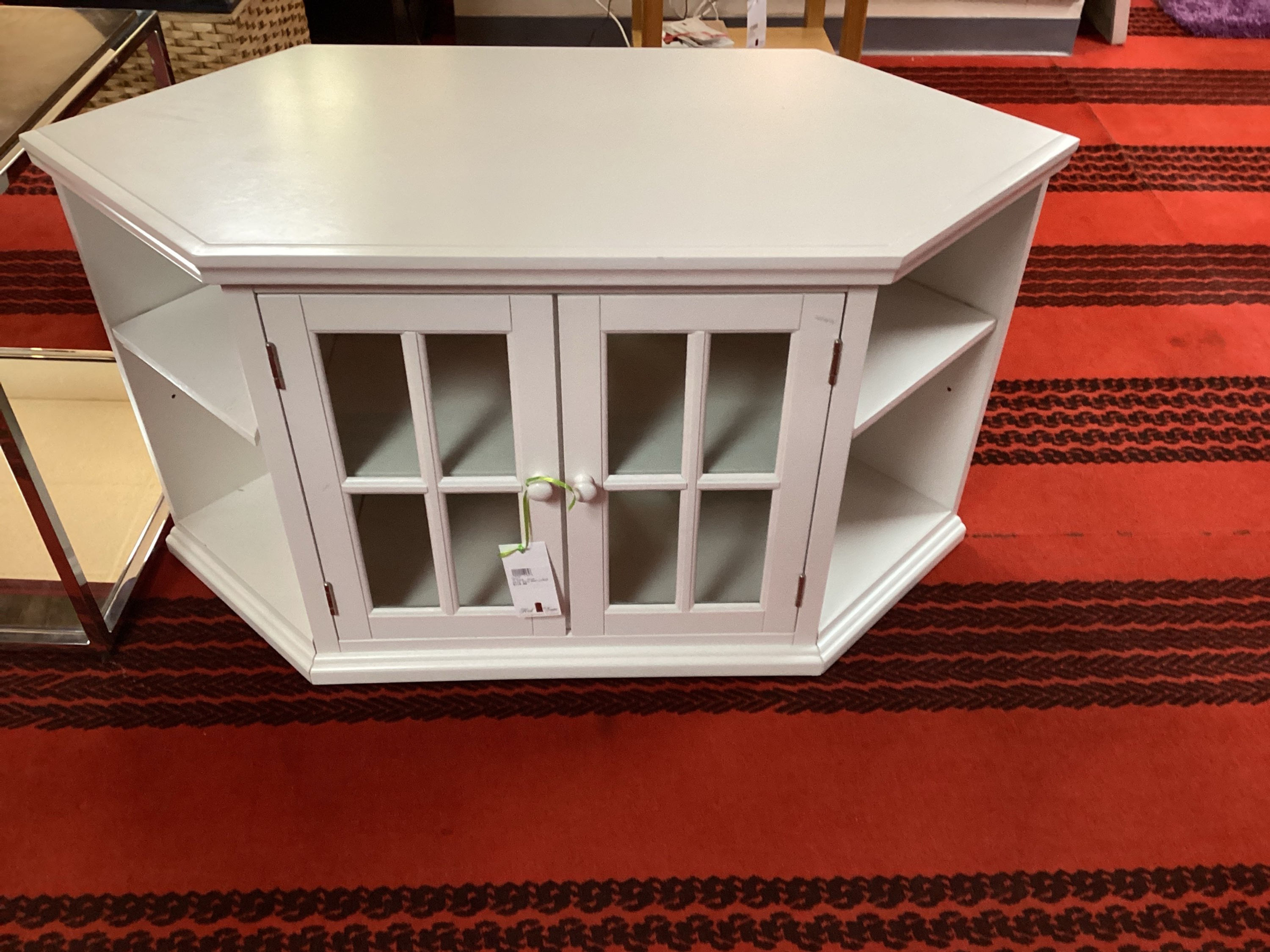 TV STAND  white  46x20
