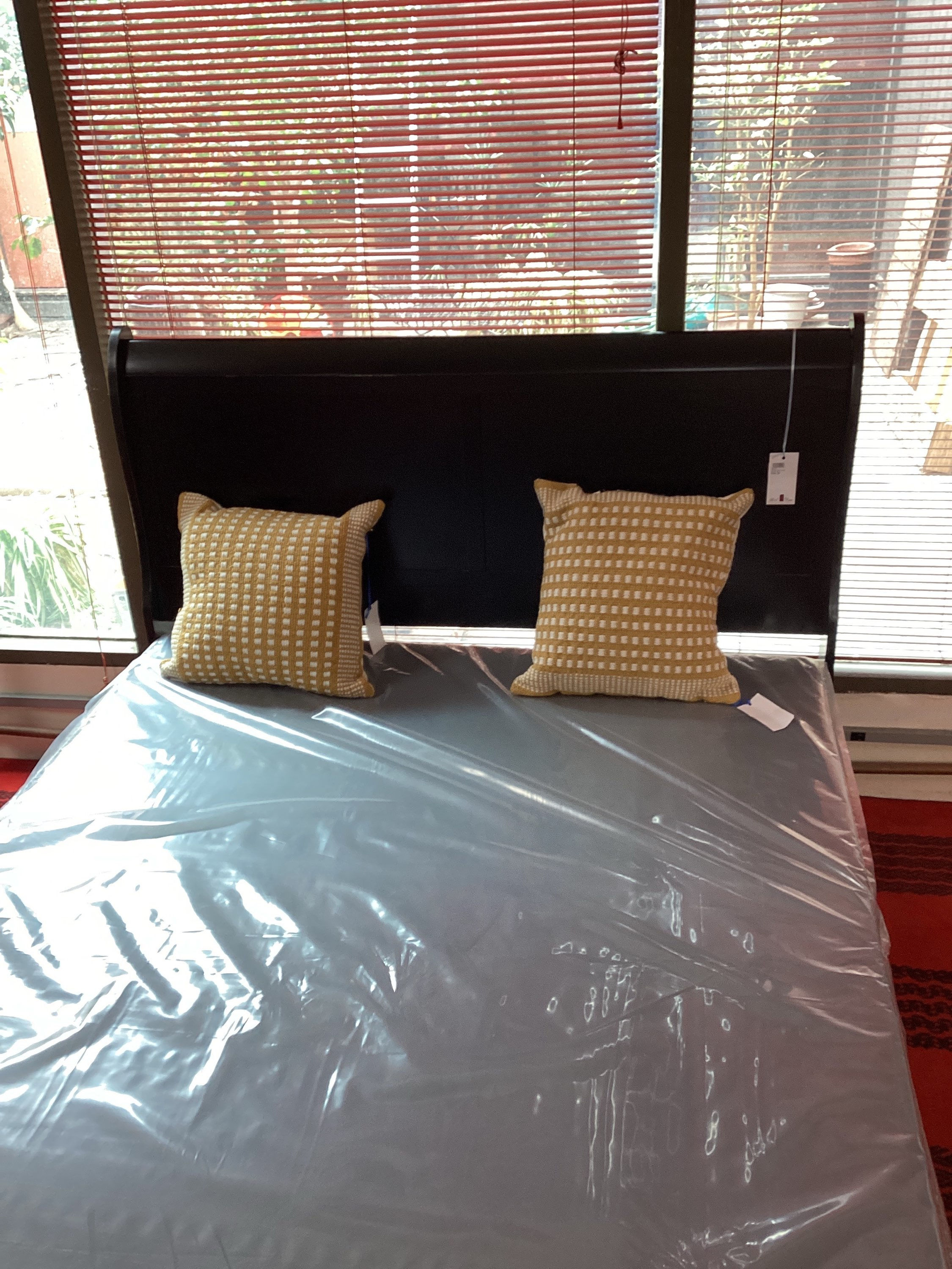 Sleigh Bed Queen