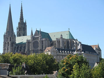 1280px-Chartres_cathedral.jpg