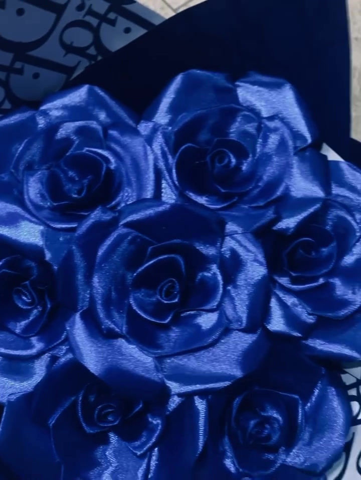 Thumbnail: 7ct Large Eternal Rose Bouquet