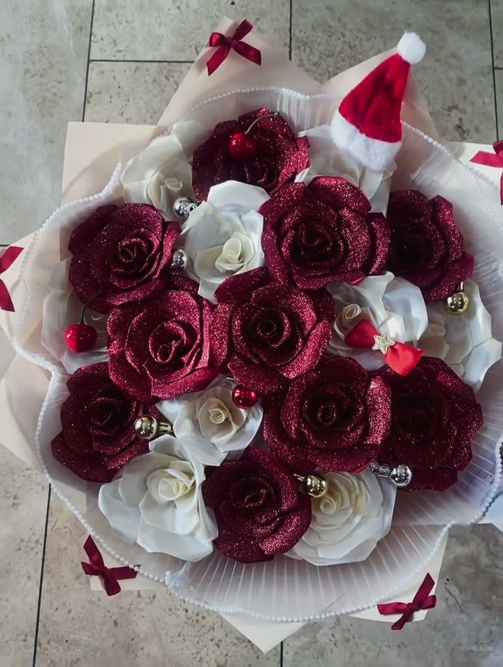 Thumbnail: 19ct Christmas Themed Bouquet