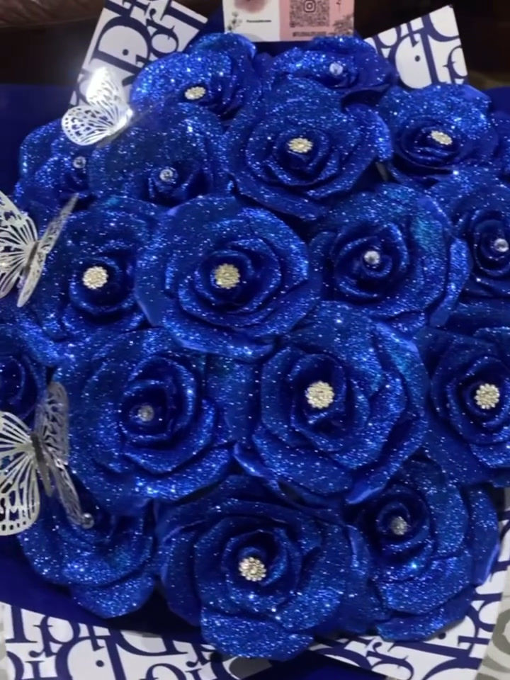 Thumbnail: 18ct Eternal Rose Glitter Bouquet