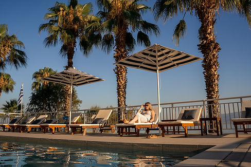 ποιοί είμαστε