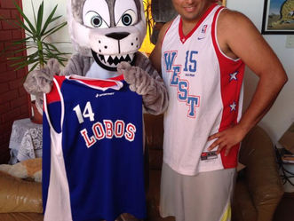 Entrega de camiseta para WOLFI