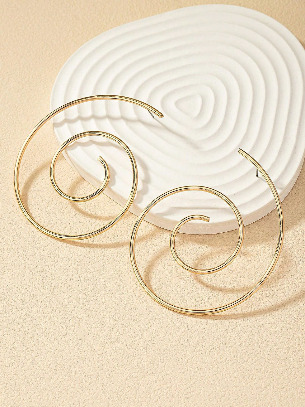 Thumbnail: 2pcs/set of elegant geometric spiral shaped metal earrings